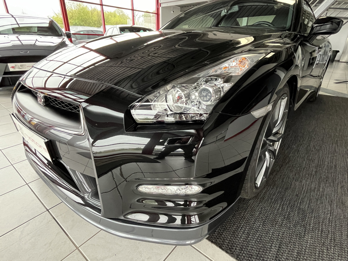 NISSAN GT-R 3,8 V6 550 BVA BLACK EDITION GPS CAMERA HIFI BOSE  KEYLESS BI-XENON RECARO  ETAT COLLECTOR