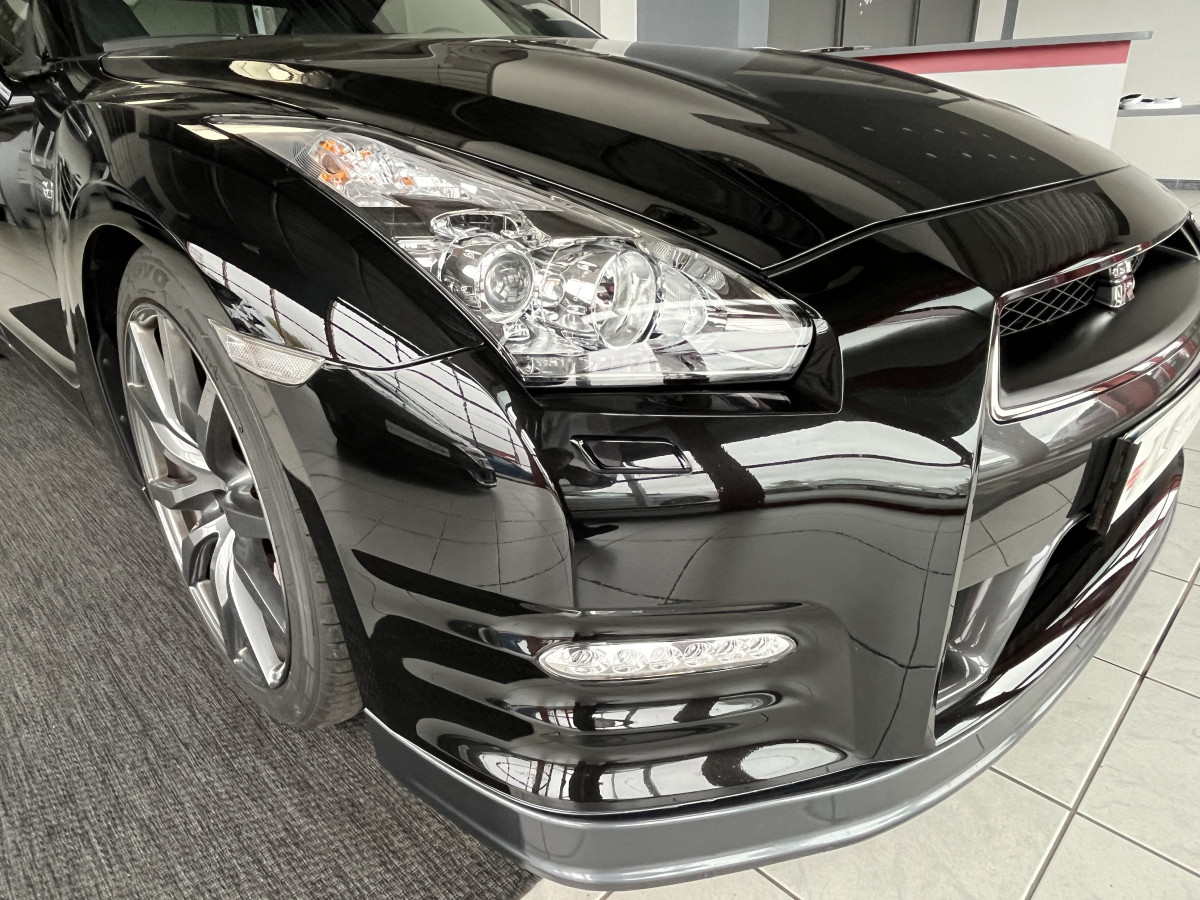 NISSAN GT-R 3,8 V6 550 BVA BLACK EDITION GPS CAMERA HIFI BOSE  KEYLESS BI-XENON RECARO  ETAT COLLECTOR