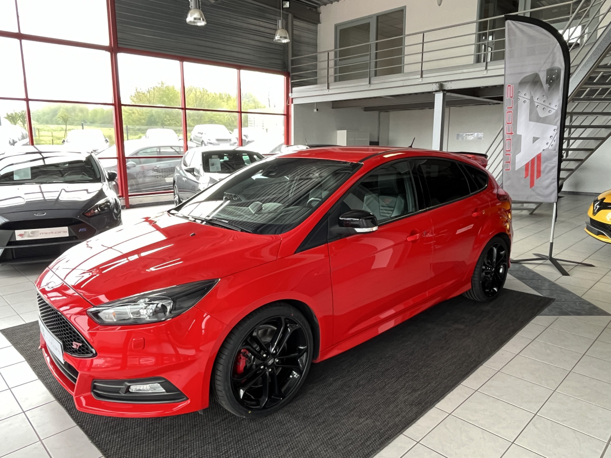 FORD FOCUS ST 2,0 250 PACK PERFORMANCE GPS CAMERA REGULATEUR PACK HIVER RECARO CUIR KEYLESS HIFI SONY BLUETOOTH. ECHAPPEMENT BULL X  EXCELLENT ETAT