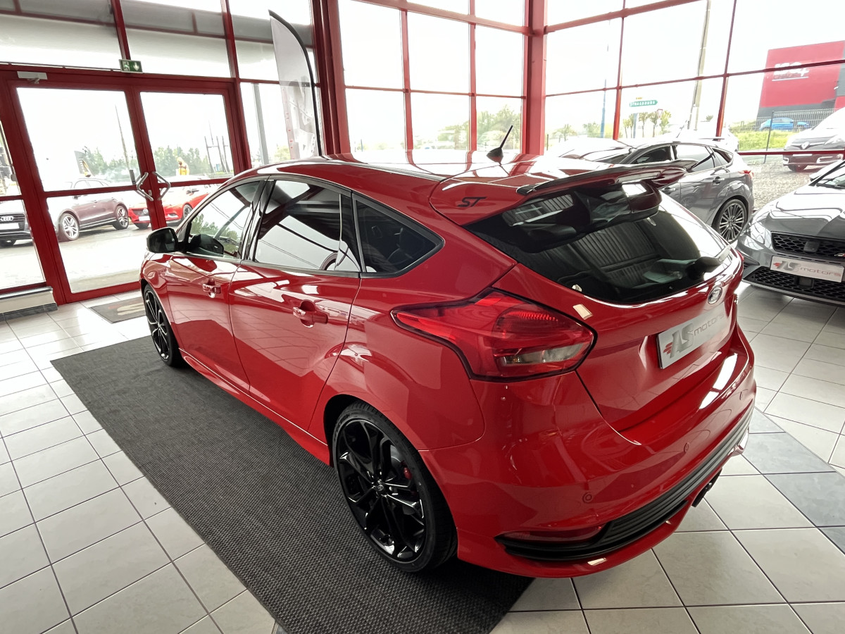 FORD FOCUS ST 2,0 250 PACK PERFORMANCE GPS CAMERA REGULATEUR PACK HIVER RECARO CUIR KEYLESS HIFI SONY BLUETOOTH. ECHAPPEMENT BULL X  EXCELLENT ETAT