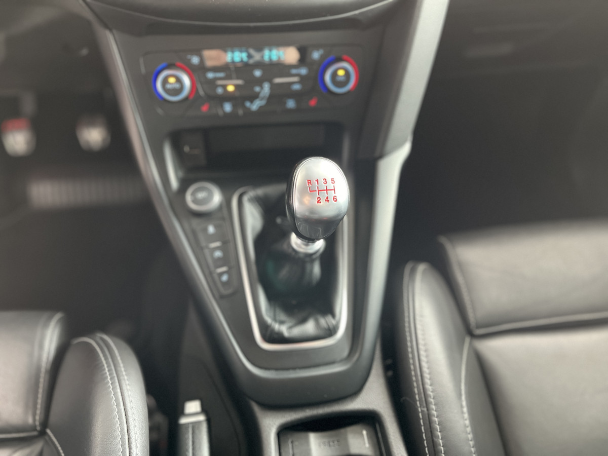 FORD FOCUS ST 2,0 250 PACK PERFORMANCE GPS CAMERA REGULATEUR PACK HIVER RECARO CUIR KEYLESS HIFI SONY BLUETOOTH. ECHAPPEMENT BULL X  EXCELLENT ETAT