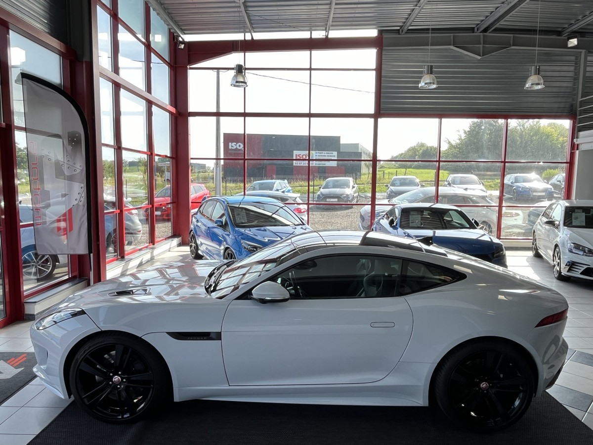 JAGUAR F-TYPE COUPE 3,0 V6 380 S BVA8 AWD GPS CAMERA BI-XENON HIFI MERIDIAN SIEGE PERFORMANCE REGULATEUR LIMITEUR JANTES 20 ECHAPPEMENT SPORT EXCELLENT ETAT