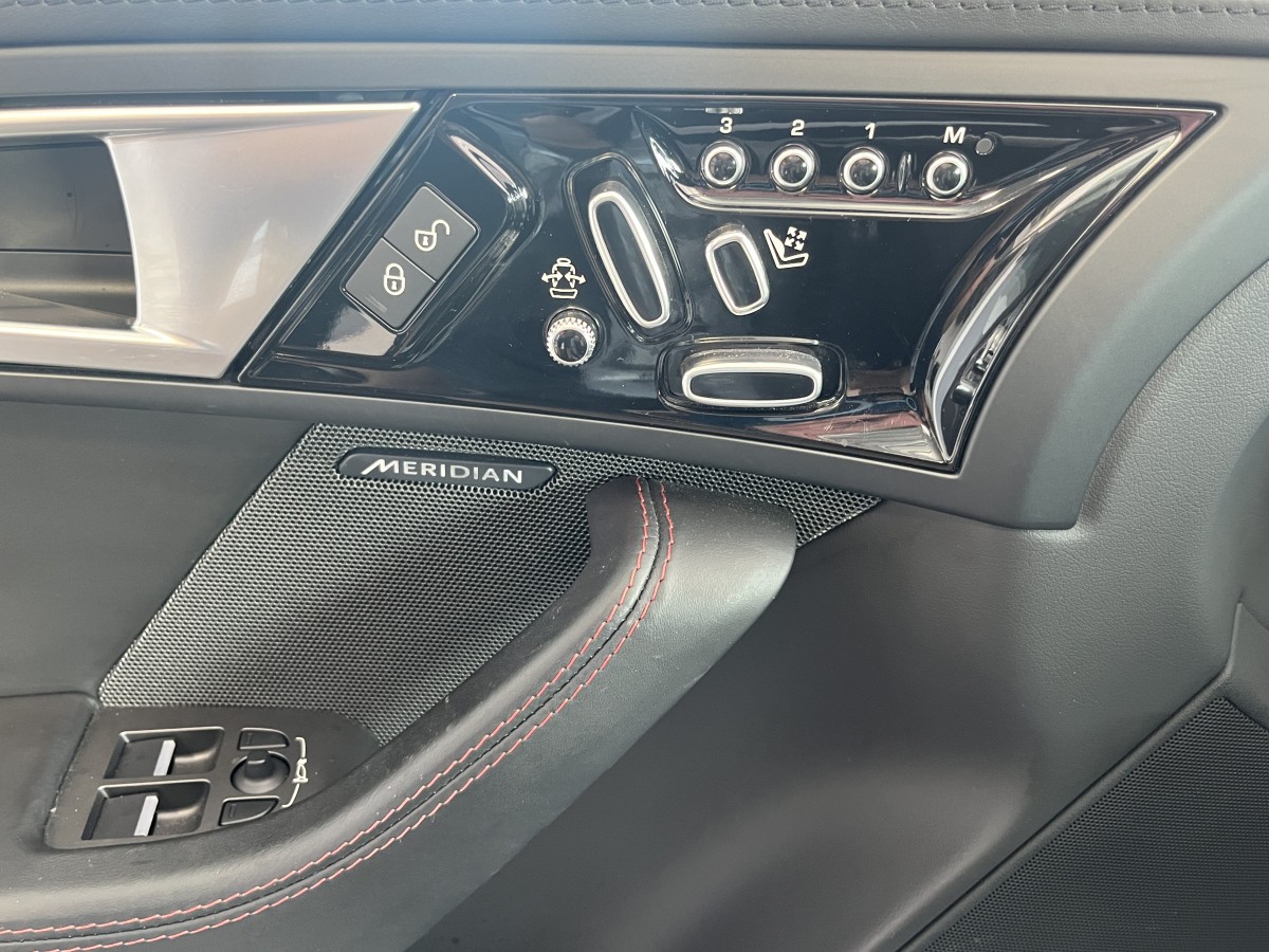 JAGUAR F-TYPE COUPE 3,0 V6 380 S BVA8 AWD GPS CAMERA BI-XENON HIFI MERIDIAN SIEGE PERFORMANCE REGULATEUR LIMITEUR JANTES 20 ECHAPPEMENT SPORT EXCELLENT ETAT