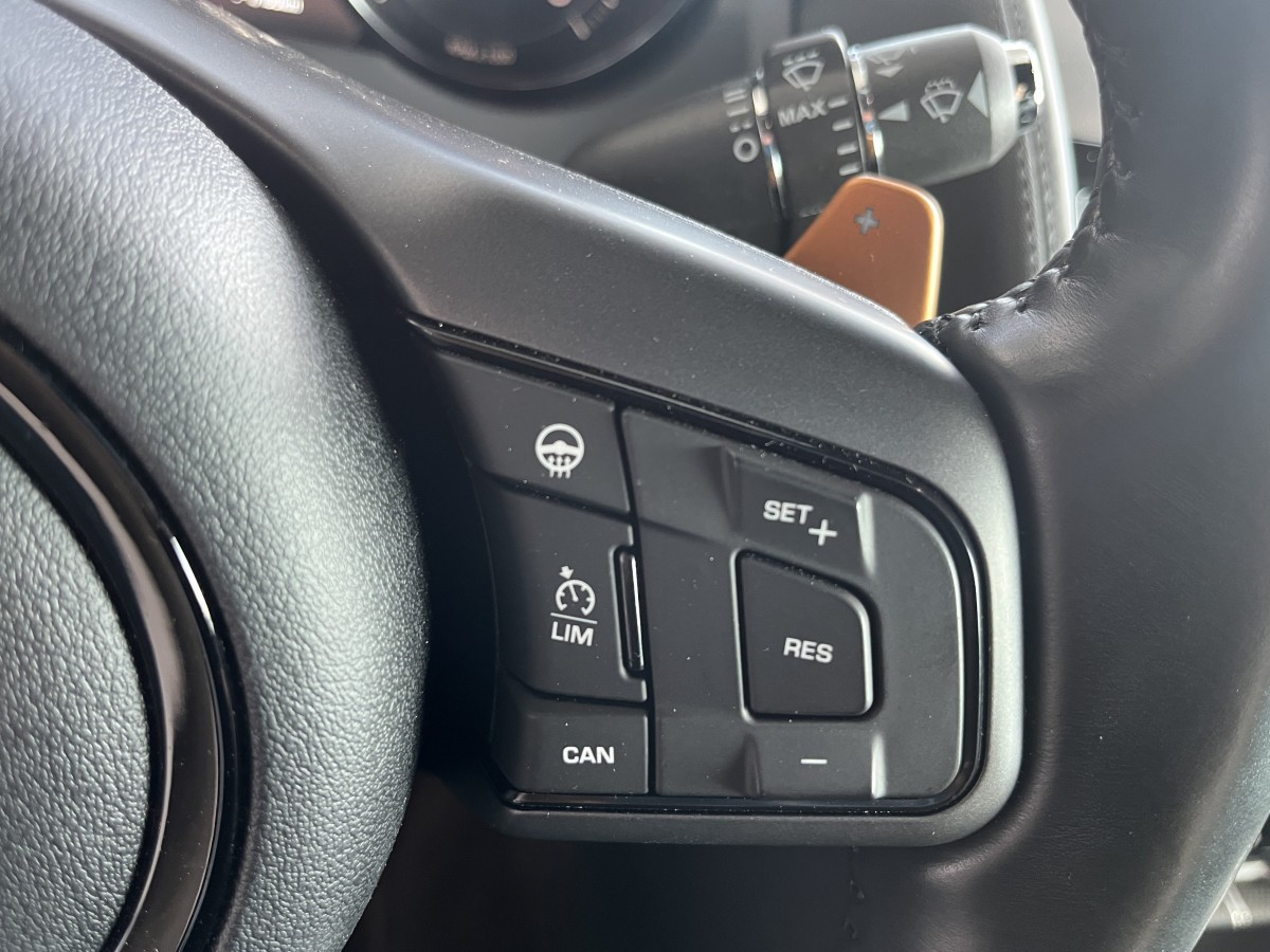 JAGUAR F-TYPE COUPE 3,0 V6 380 S BVA8 AWD GPS CAMERA BI-XENON HIFI MERIDIAN SIEGE PERFORMANCE REGULATEUR LIMITEUR JANTES 20 ECHAPPEMENT SPORT EXCELLENT ETAT