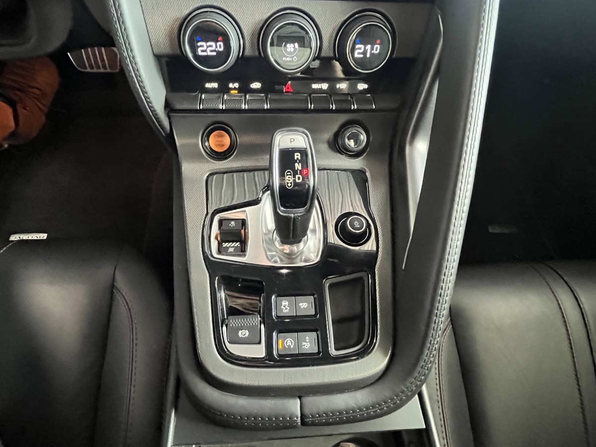 JAGUAR F-TYPE COUPE 3,0 V6 380 S BVA8 AWD GPS CAMERA BI-XENON HIFI MERIDIAN SIEGE PERFORMANCE REGULATEUR LIMITEUR JANTES 20 ECHAPPEMENT SPORT EXCELLENT ETAT