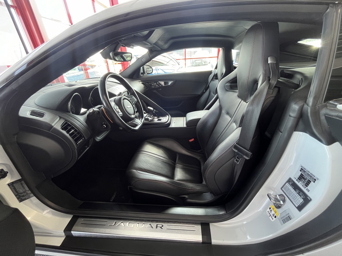 JAGUAR F-TYPE COUPE 3,0 V6 380 S BVA8 AWD GPS CAMERA BI-XENON HIFI MERIDIAN SIEGE PERFORMANCE REGULATEUR LIMITEUR JANTES 20 ECHAPPEMENT SPORT EXCELLENT ETAT