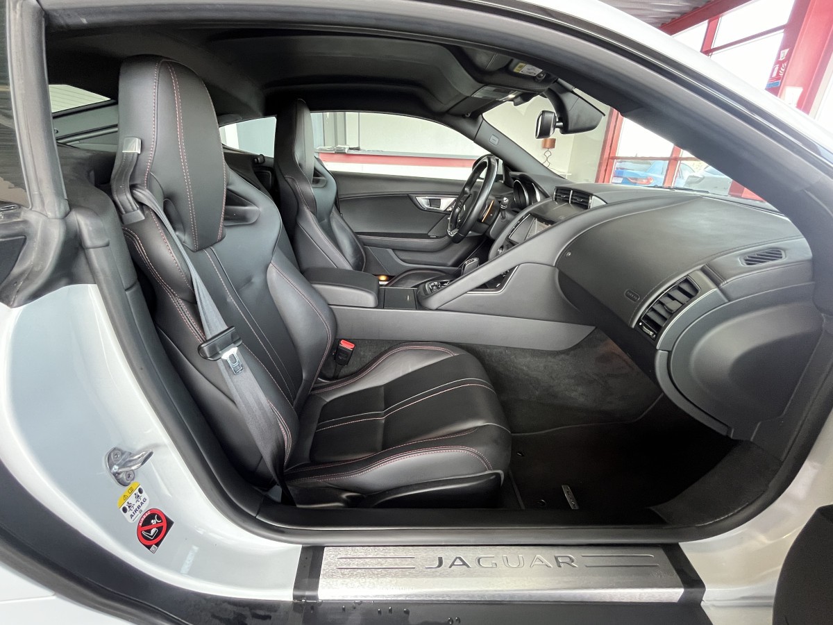 JAGUAR F-TYPE COUPE 3,0 V6 380 S BVA8 AWD GPS CAMERA BI-XENON HIFI MERIDIAN SIEGE PERFORMANCE REGULATEUR LIMITEUR JANTES 20 ECHAPPEMENT SPORT EXCELLENT ETAT