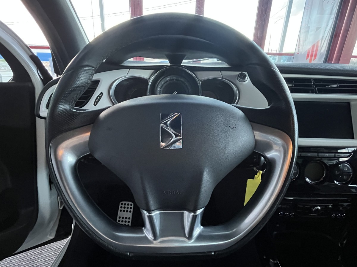 CITROEN DS3 1,6 HDI 115 TYPE SPORT CHIC GPS REGULATEUR LIMITEUR FEUX HALOGENE BLUETOOTH HIFI SYSTEM TRES BON ETAT
