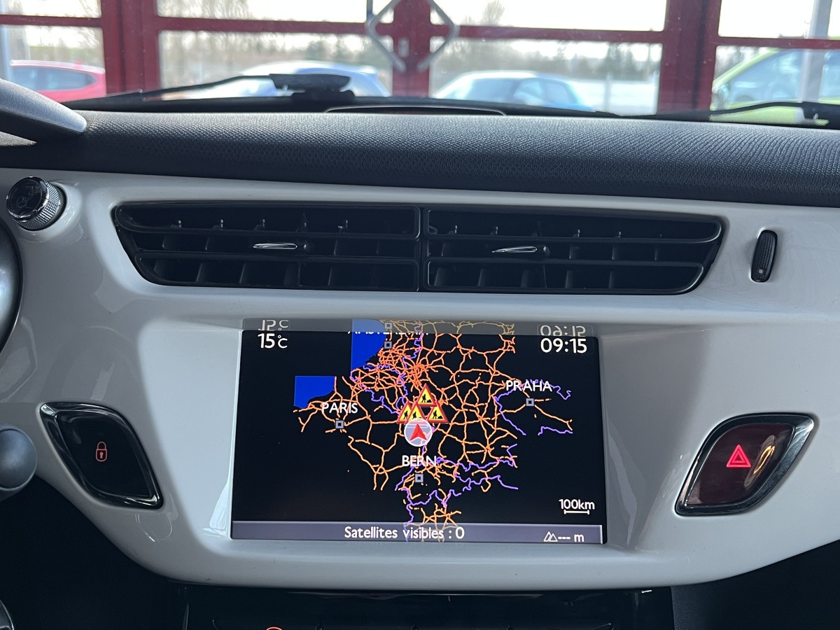 CITROEN DS3 1,6 HDI 115 TYPE SPORT CHIC GPS REGULATEUR LIMITEUR FEUX HALOGENE BLUETOOTH HIFI SYSTEM TRES BON ETAT