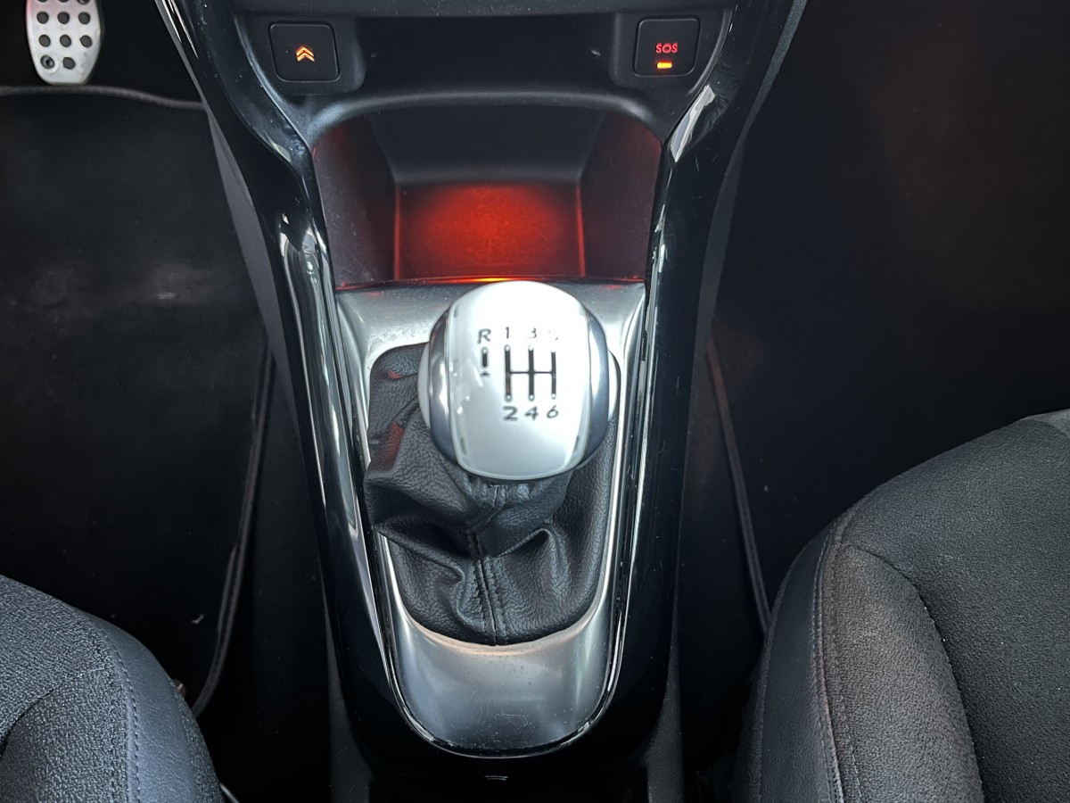 CITROEN DS3 1,6 HDI 115 TYPE SPORT CHIC GPS REGULATEUR LIMITEUR FEUX HALOGENE BLUETOOTH HIFI SYSTEM TRES BON ETAT