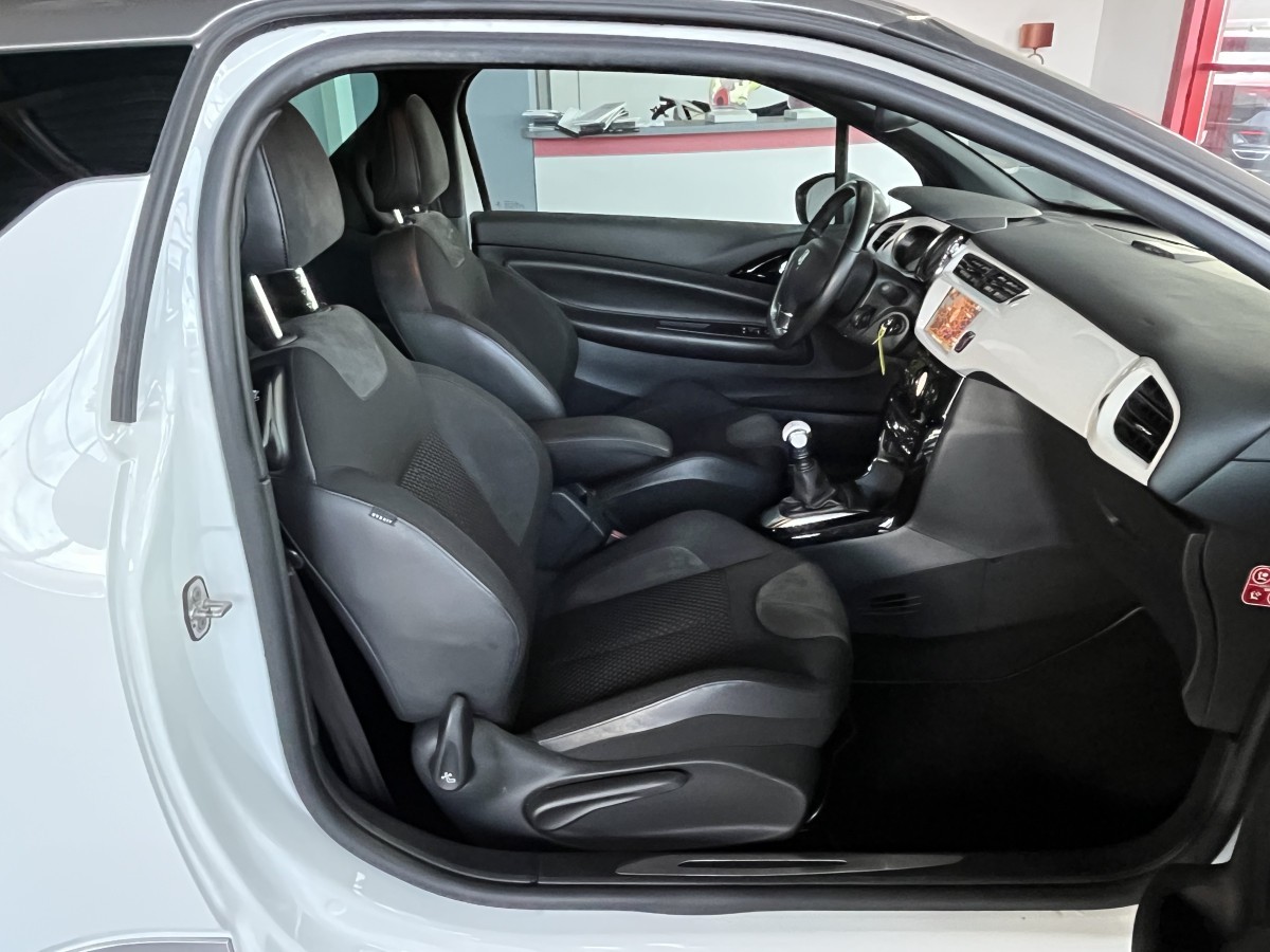 CITROEN DS3 1,6 HDI 115 TYPE SPORT CHIC GPS REGULATEUR LIMITEUR FEUX HALOGENE BLUETOOTH HIFI SYSTEM TRES BON ETAT