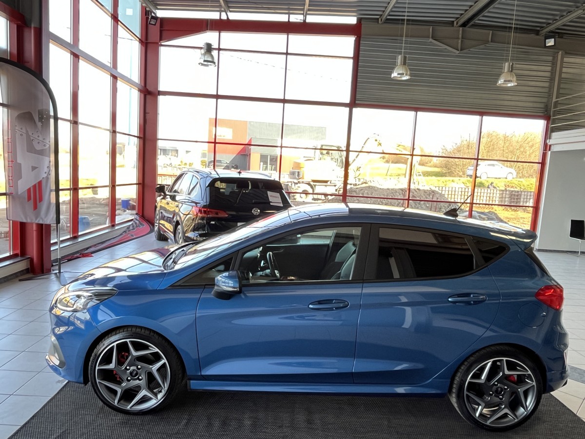FORD FIESTA ST 1,5 200 GPS CAMERA REGULATEUR LIMITEUR  APPLE CARPLAY BLUETOOTH HIFI B&O KEYLESS  JANTES ALU 18 EXCELLENT ETAT