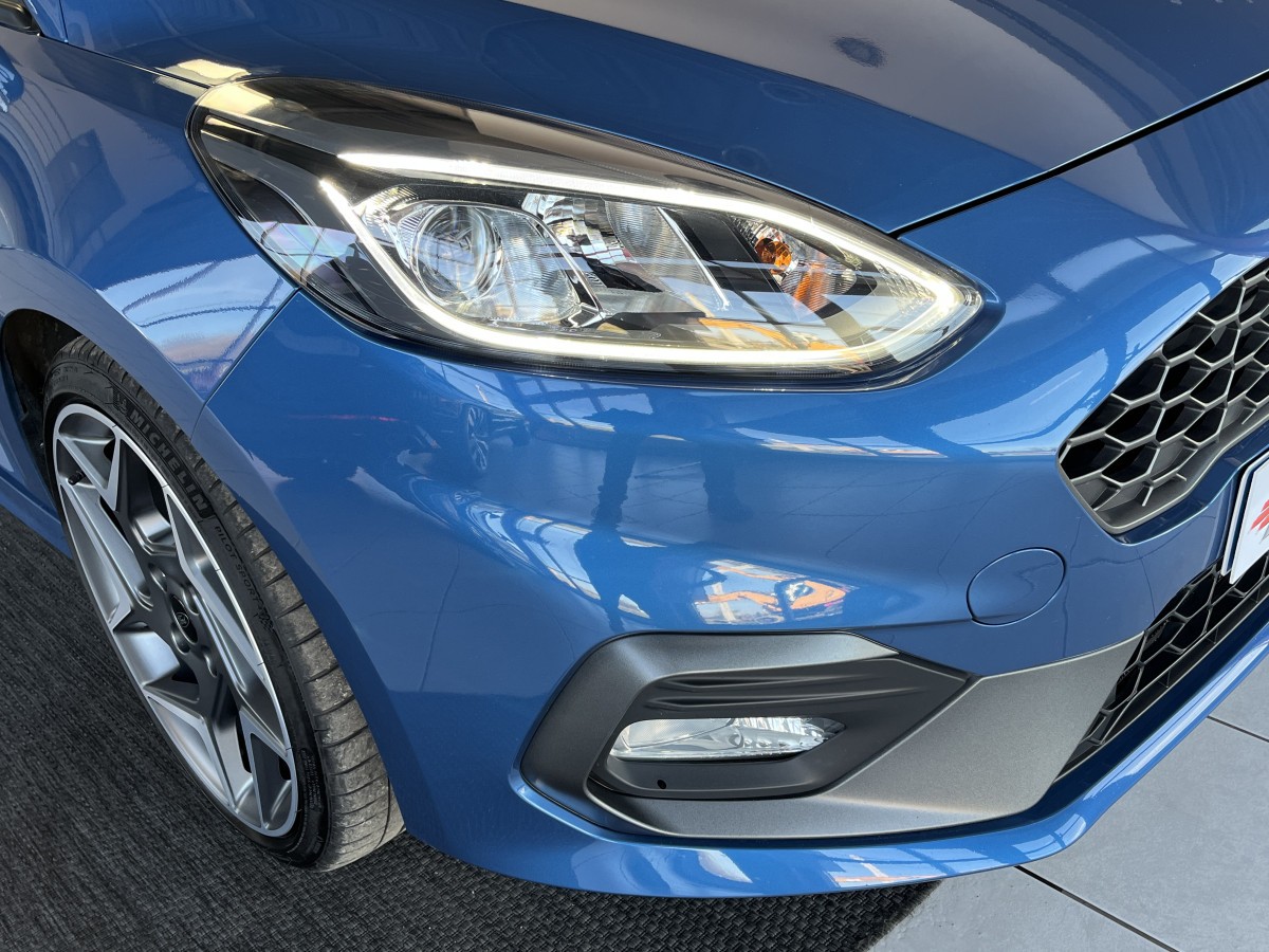 FORD FIESTA ST 1,5 200 GPS CAMERA REGULATEUR LIMITEUR  APPLE CARPLAY BLUETOOTH HIFI B&O KEYLESS  JANTES ALU 18 EXCELLENT ETAT