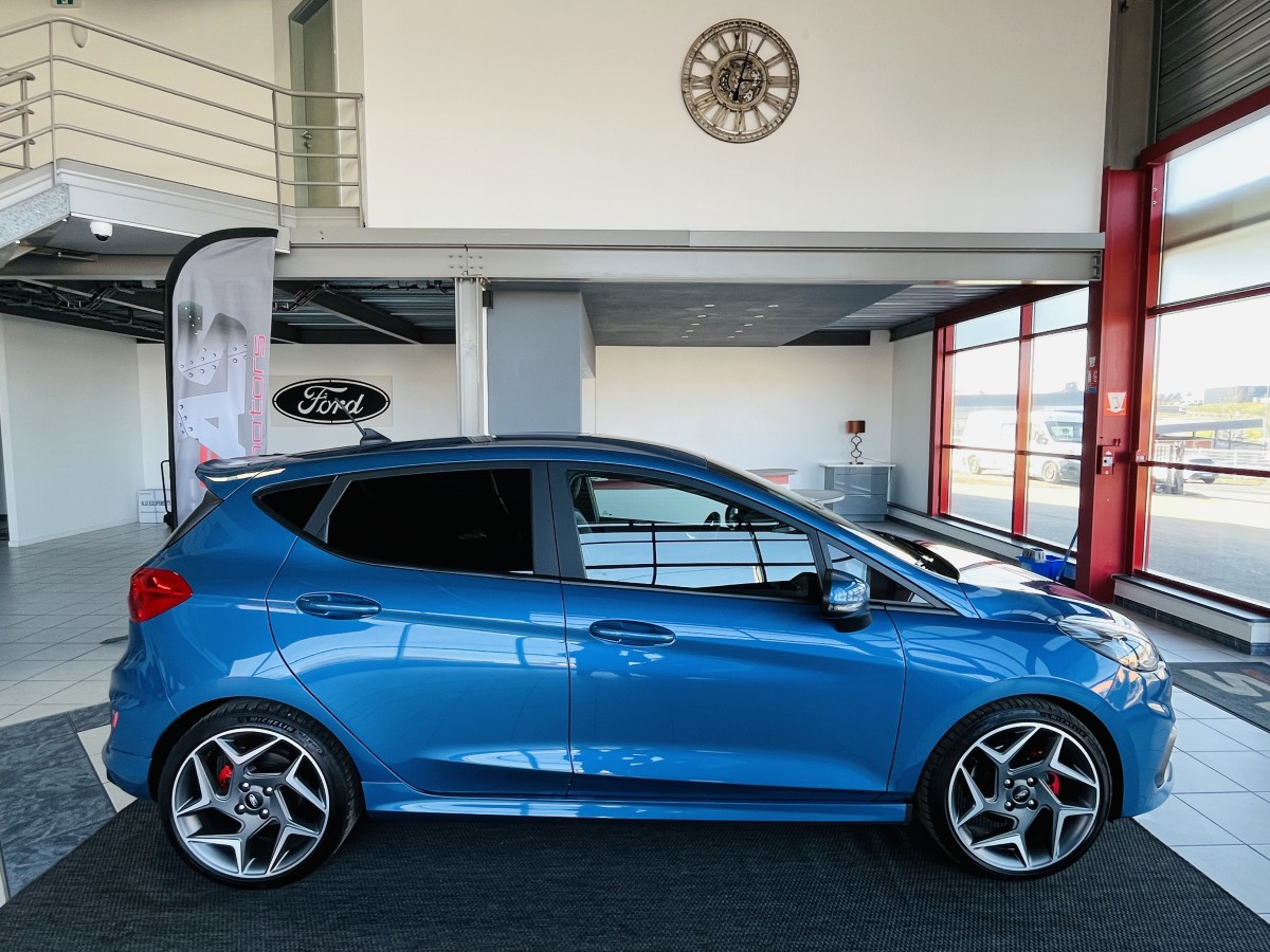 FORD FIESTA ST 1,5 200 GPS CAMERA REGULATEUR LIMITEUR  APPLE CARPLAY BLUETOOTH HIFI B&O KEYLESS  JANTES ALU 18 EXCELLENT ETAT