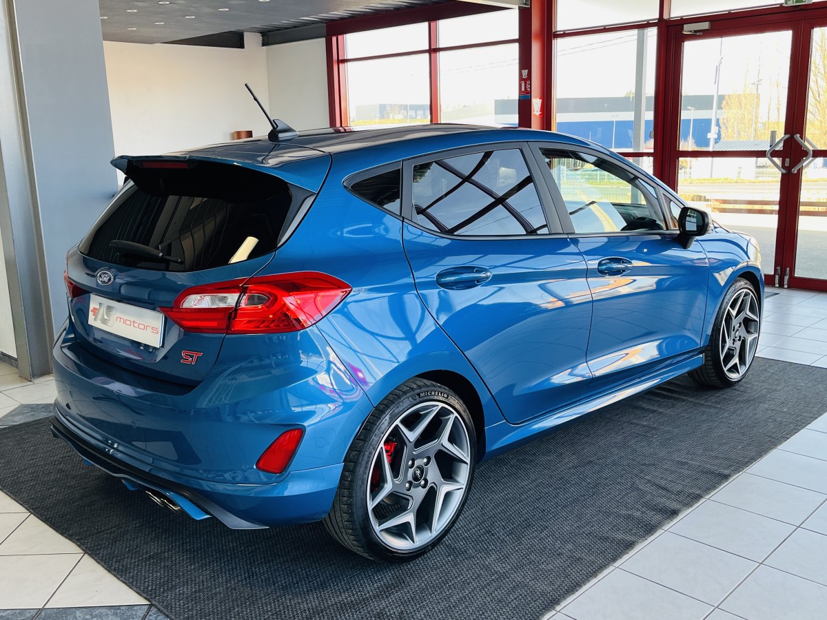 FORD FIESTA ST 1,5 200 GPS CAMERA REGULATEUR LIMITEUR  APPLE CARPLAY BLUETOOTH HIFI B&O KEYLESS  JANTES ALU 18 EXCELLENT ETAT