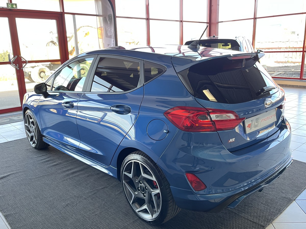 FORD FIESTA ST 1,5 200 GPS CAMERA REGULATEUR LIMITEUR  APPLE CARPLAY BLUETOOTH HIFI B&O KEYLESS  JANTES ALU 18 EXCELLENT ETAT