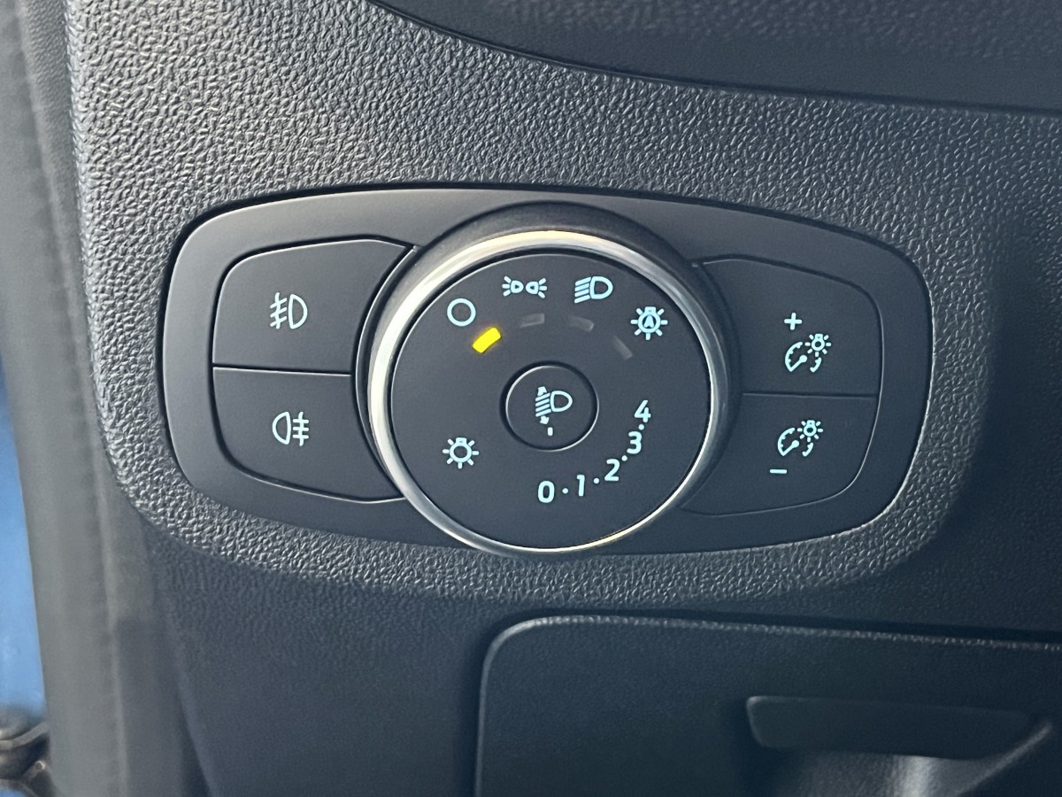 FORD FIESTA ST 1,5 200 GPS CAMERA REGULATEUR LIMITEUR  APPLE CARPLAY BLUETOOTH HIFI B&O KEYLESS  JANTES ALU 18 EXCELLENT ETAT