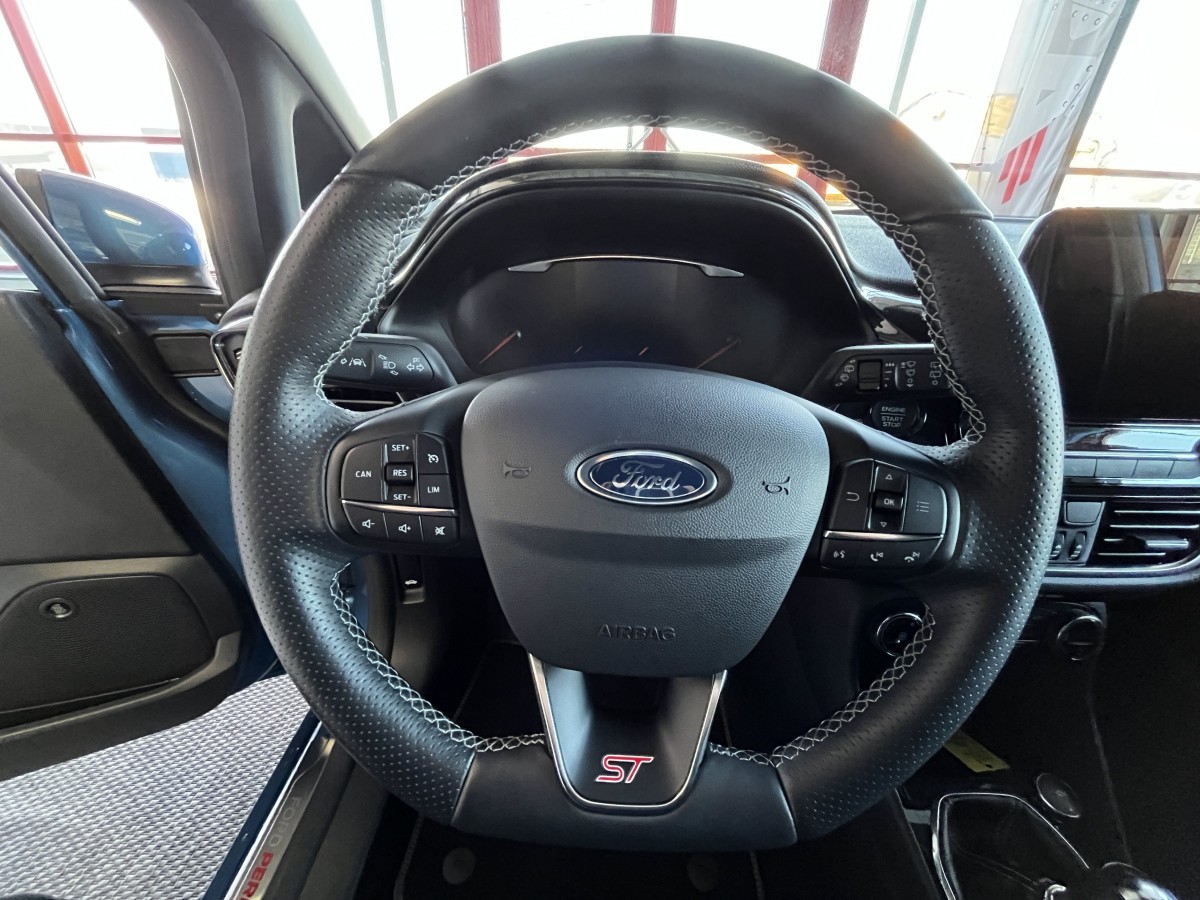 FORD FIESTA ST 1,5 200 GPS CAMERA REGULATEUR LIMITEUR  APPLE CARPLAY BLUETOOTH HIFI B&O KEYLESS  JANTES ALU 18 EXCELLENT ETAT