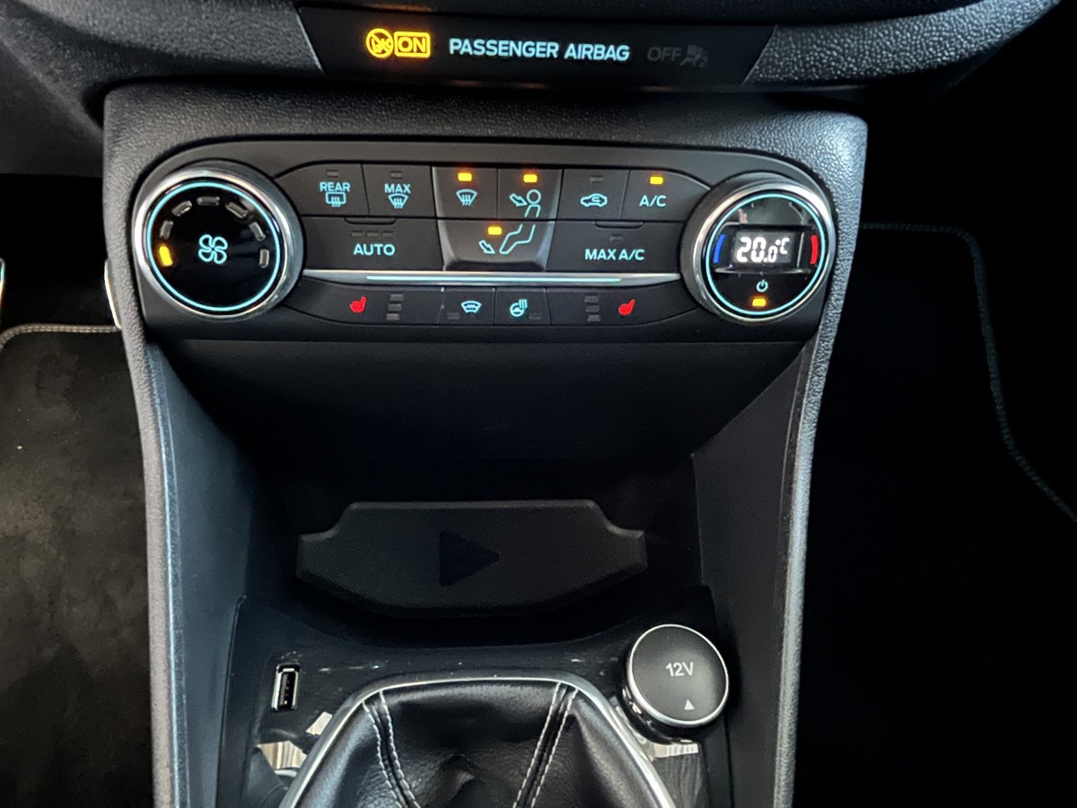 FORD FIESTA ST 1,5 200 GPS CAMERA REGULATEUR LIMITEUR  APPLE CARPLAY BLUETOOTH HIFI B&O KEYLESS  JANTES ALU 18 EXCELLENT ETAT