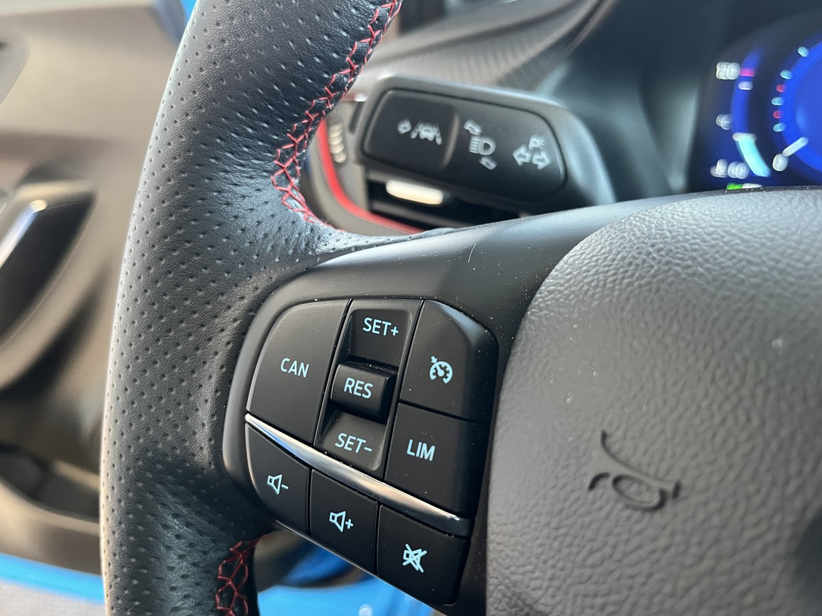 FORD PUMA ST 1,5 200  PHASE 2  GPS CAMERA  ATTELAGE TOIT PANORAMIQUE FEUX FULL LED HIFI B&O APPLE CAR PLAY PACK HIVER PARK PILOT  KEYLESS BLEU NITROUS  ETAT NEUF