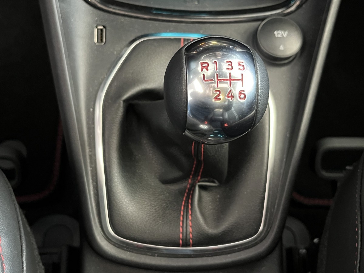 FORD PUMA ST 1,5 200  PHASE 2  GPS CAMERA  ATTELAGE TOIT PANORAMIQUE FEUX FULL LED HIFI B&O APPLE CAR PLAY PACK HIVER PARK PILOT  KEYLESS BLEU NITROUS  ETAT NEUF