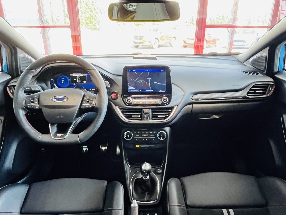 FORD PUMA ST 1,5 200  PHASE 2  GPS CAMERA  ATTELAGE TOIT PANORAMIQUE FEUX FULL LED HIFI B&O APPLE CAR PLAY PACK HIVER PARK PILOT  KEYLESS BLEU NITROUS  ETAT NEUF