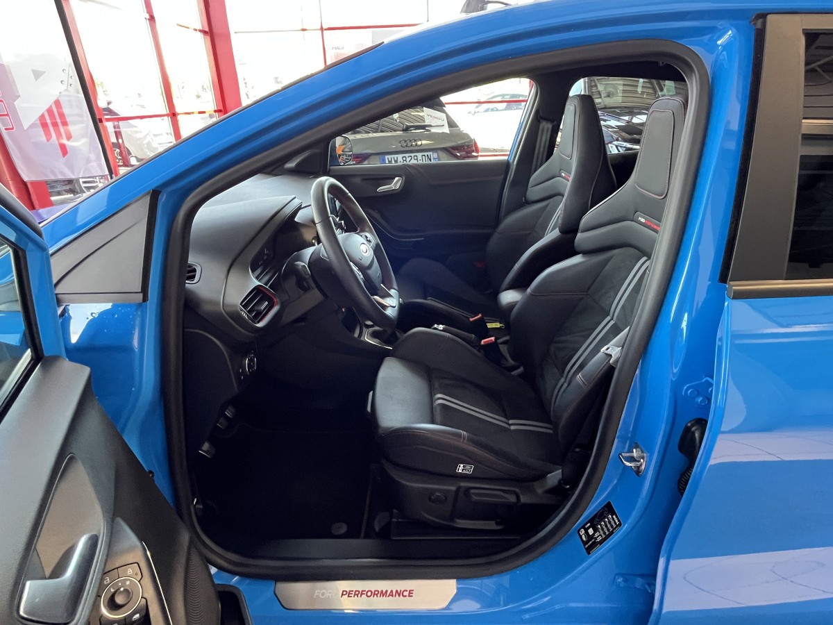FORD PUMA ST 1,5 200  PHASE 2  GPS CAMERA  ATTELAGE TOIT PANORAMIQUE FEUX FULL LED HIFI B&O APPLE CAR PLAY PACK HIVER PARK PILOT  KEYLESS BLEU NITROUS  ETAT NEUF