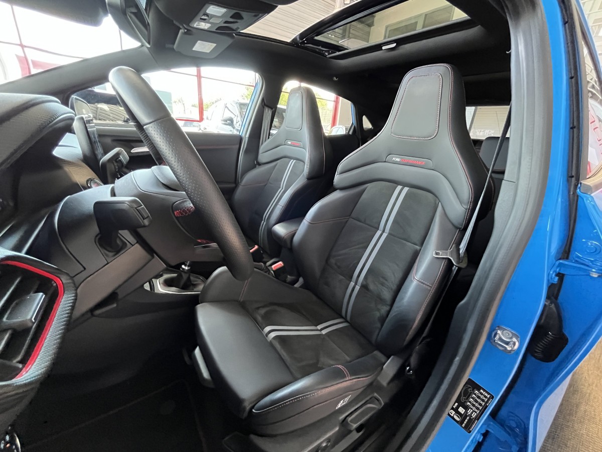 FORD PUMA ST 1,5 200  PHASE 2  GPS CAMERA  ATTELAGE TOIT PANORAMIQUE FEUX FULL LED HIFI B&O APPLE CAR PLAY PACK HIVER PARK PILOT  KEYLESS BLEU NITROUS  ETAT NEUF