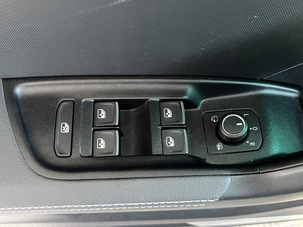 AUDI A1 SPORTBACK  40 TFSI 2,0  200 EDITION ONE FULL S-LINE S-TRONIC 6  APPLE CARPLAY GPS ANDROID  HIFI BANG  FULL LED  KEYLESS REGULATEUR  LIMITEUR  DRIVE SELECT DIGITAL COCKPIT PARKPILOT JANTES ALU 18  ETAT NEUF
