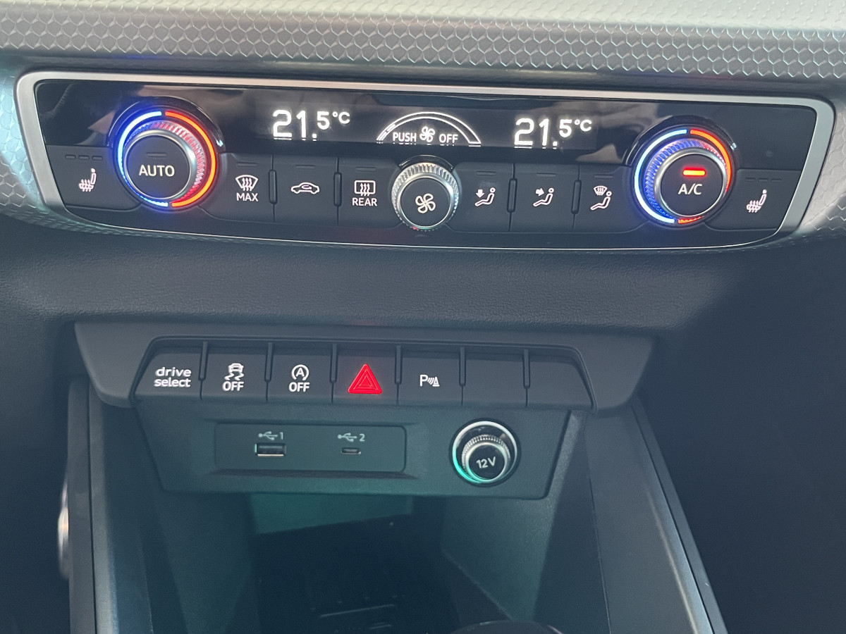 AUDI A1 SPORTBACK  40 TFSI 2,0  200 EDITION ONE FULL S-LINE S-TRONIC 6  APPLE CARPLAY GPS ANDROID  HIFI BANG  FULL LED  KEYLESS REGULATEUR  LIMITEUR  DRIVE SELECT DIGITAL COCKPIT PARKPILOT JANTES ALU 18  ETAT NEUF