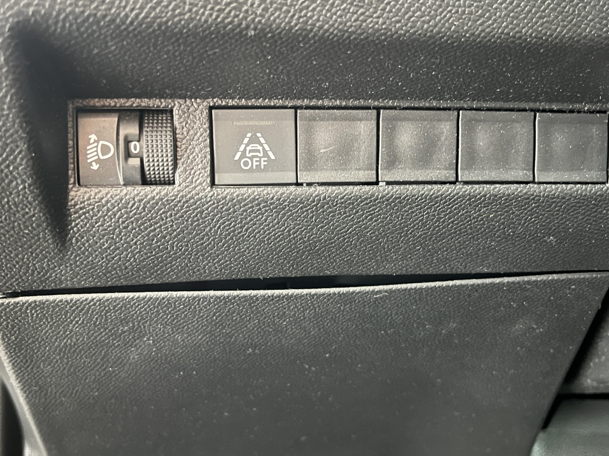 PEUGEOT 2008 1,2 130 ACTIVE BUSINESS GPS APPLE CARPLAY REGULATEUR LIMITEUR FEUX LED EXCELLENT ETAT
