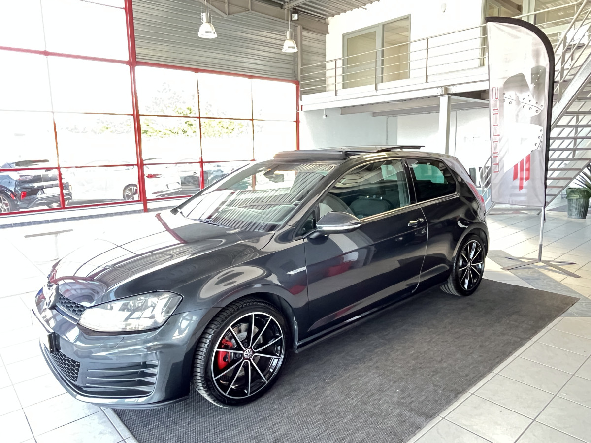VOLKSWAGEN GOLF 7 2,0 TDI 184 TOIT OUVRANT GPS KEYLESS BI-XENON REGULATEUR LIMITEUR PARK PILOT TRES BON ETAT
