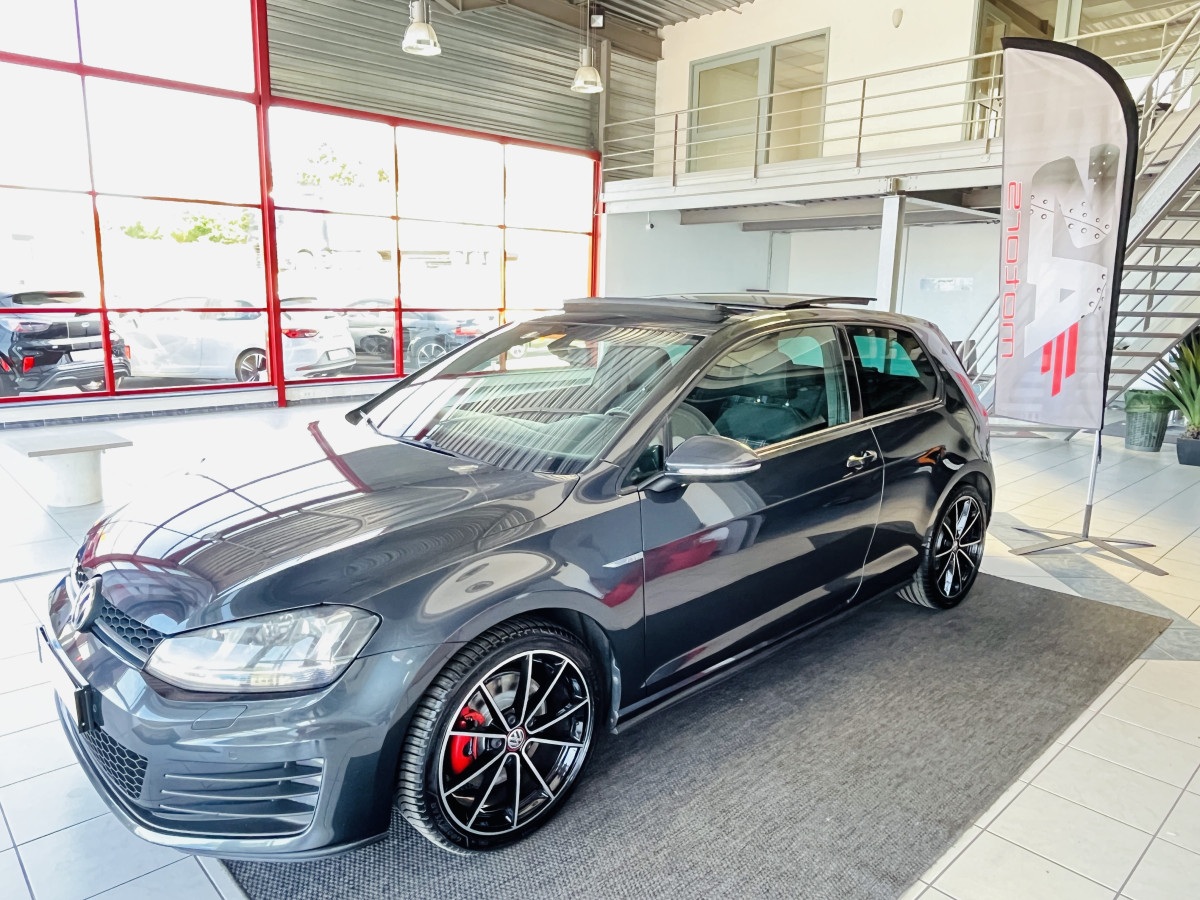 VOLKSWAGEN GOLF 7 2,0 TDI 184 TOIT OUVRANT GPS KEYLESS BI-XENON REGULATEUR LIMITEUR PARK PILOT TRES BON ETAT