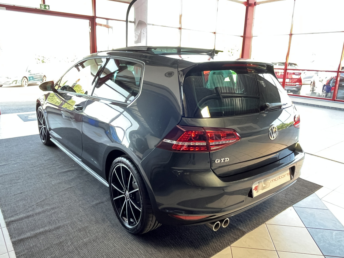 VOLKSWAGEN GOLF 7 2,0 TDI 184 TOIT OUVRANT GPS KEYLESS BI-XENON REGULATEUR LIMITEUR PARK PILOT TRES BON ETAT