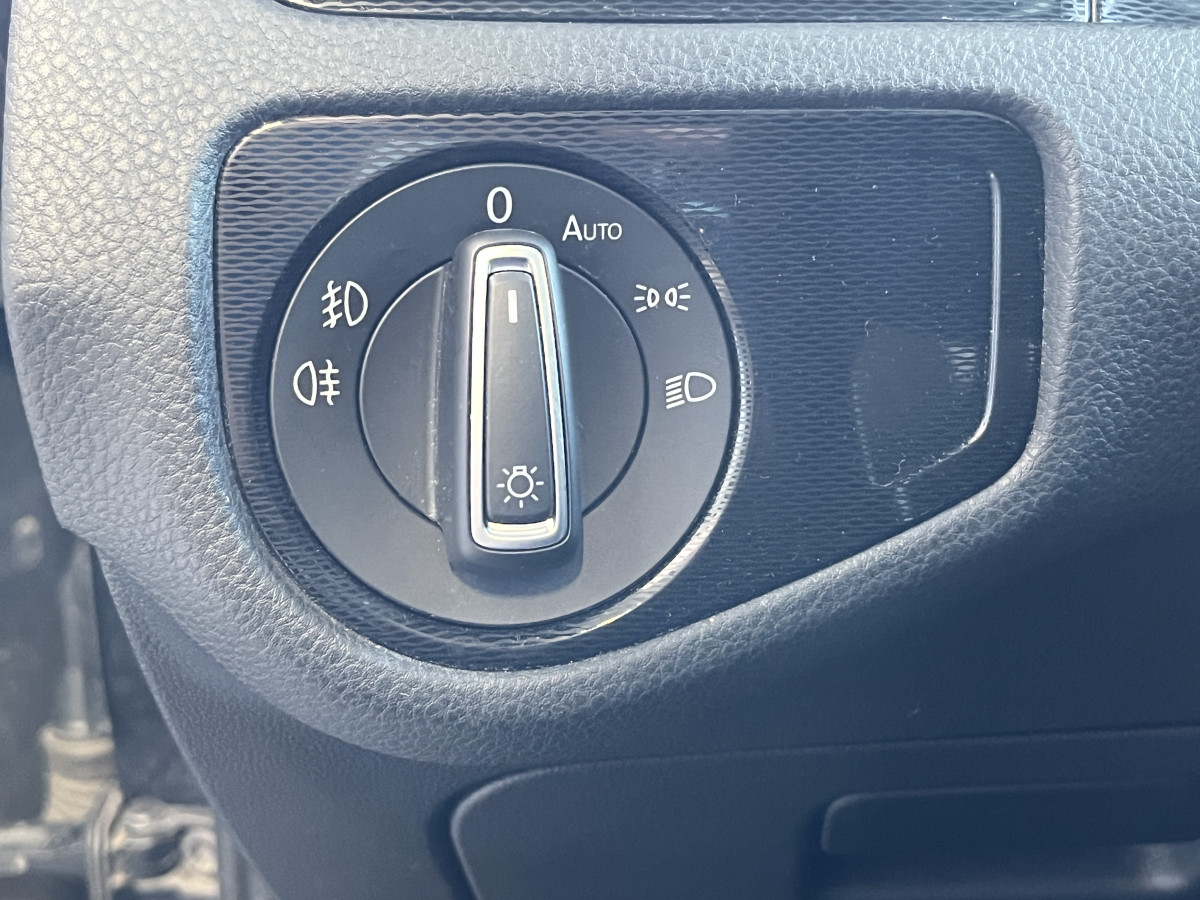 VOLKSWAGEN GOLF 7 2,0 TDI 184 TOIT OUVRANT GPS KEYLESS BI-XENON REGULATEUR LIMITEUR PARK PILOT TRES BON ETAT