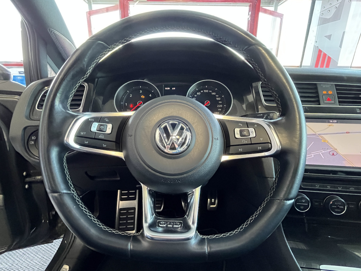 VOLKSWAGEN GOLF 7 2,0 TDI 184 TOIT OUVRANT GPS KEYLESS BI-XENON REGULATEUR LIMITEUR PARK PILOT TRES BON ETAT