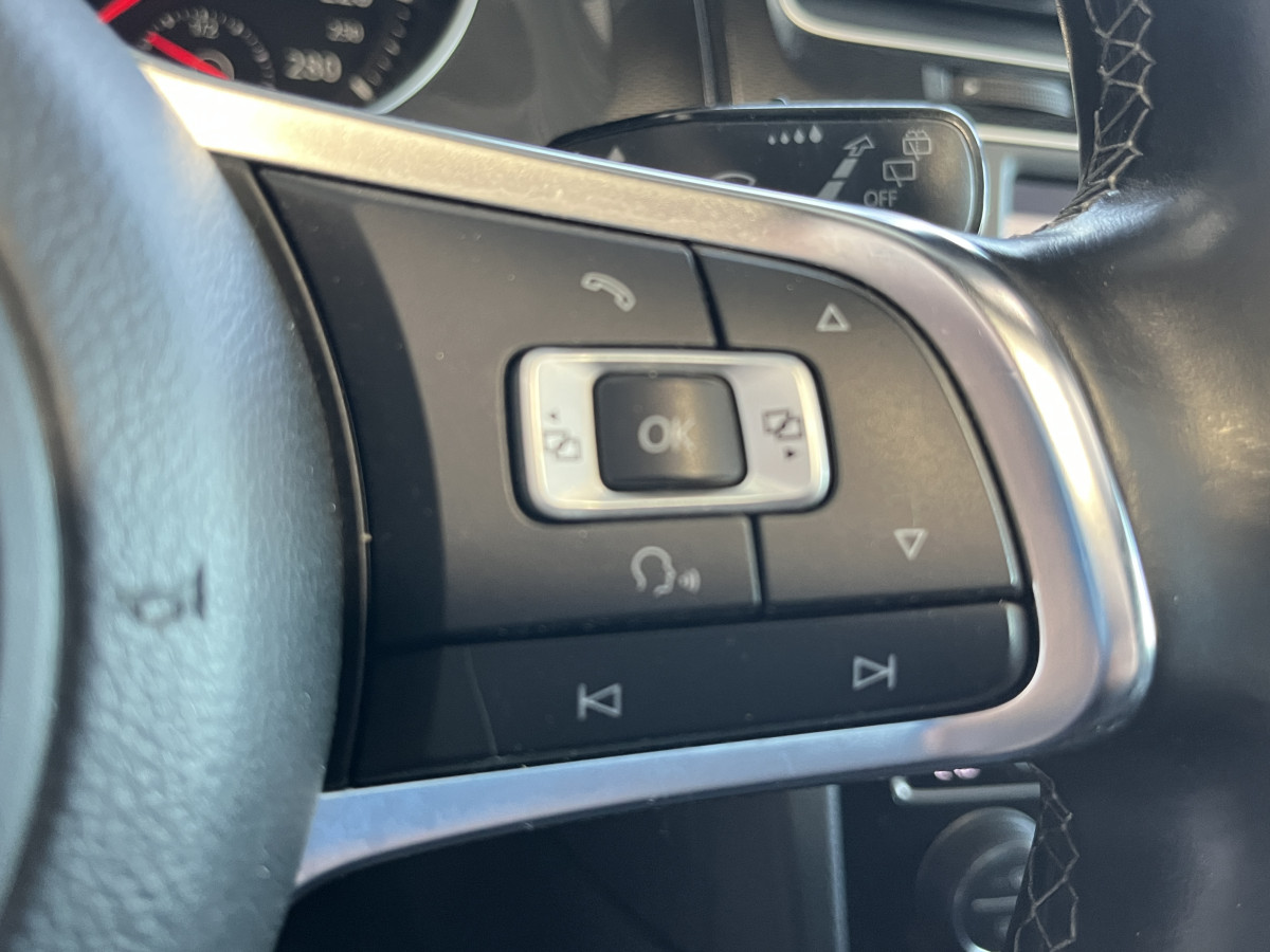 VOLKSWAGEN GOLF 7 2,0 TDI 184 TOIT OUVRANT GPS KEYLESS BI-XENON REGULATEUR LIMITEUR PARK PILOT TRES BON ETAT