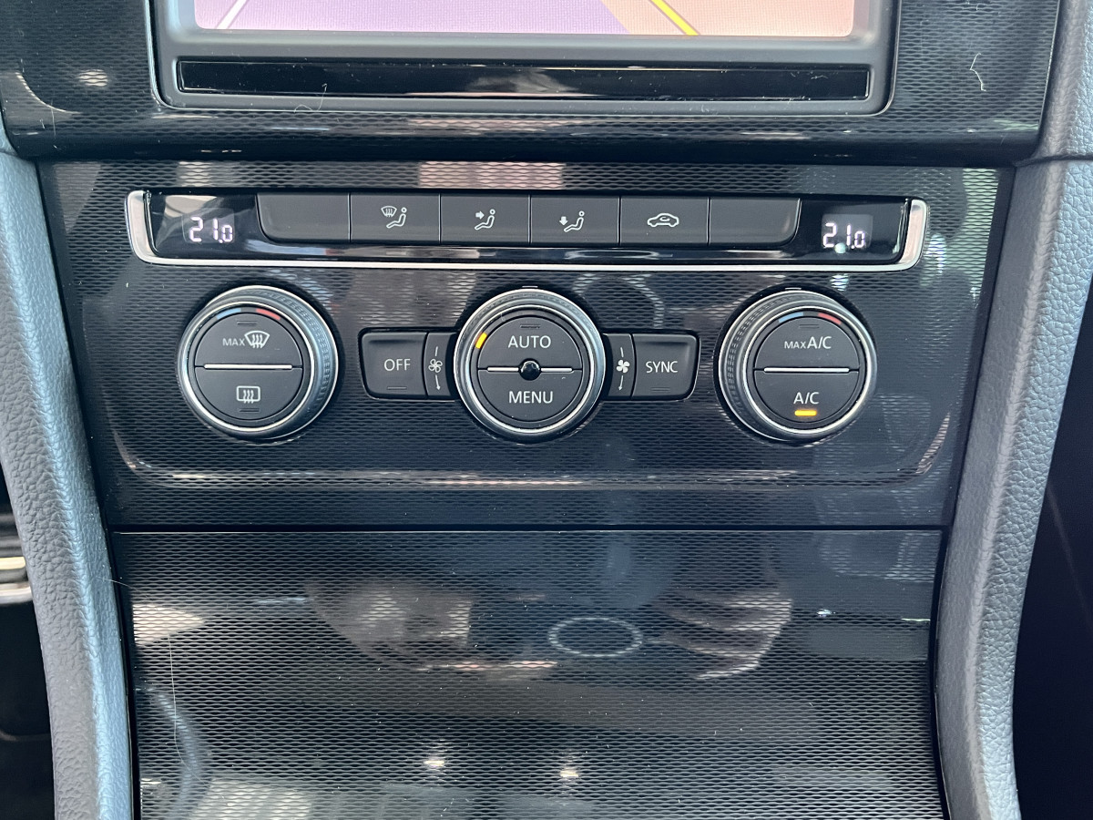 VOLKSWAGEN GOLF 7 2,0 TDI 184 TOIT OUVRANT GPS KEYLESS BI-XENON REGULATEUR LIMITEUR PARK PILOT TRES BON ETAT