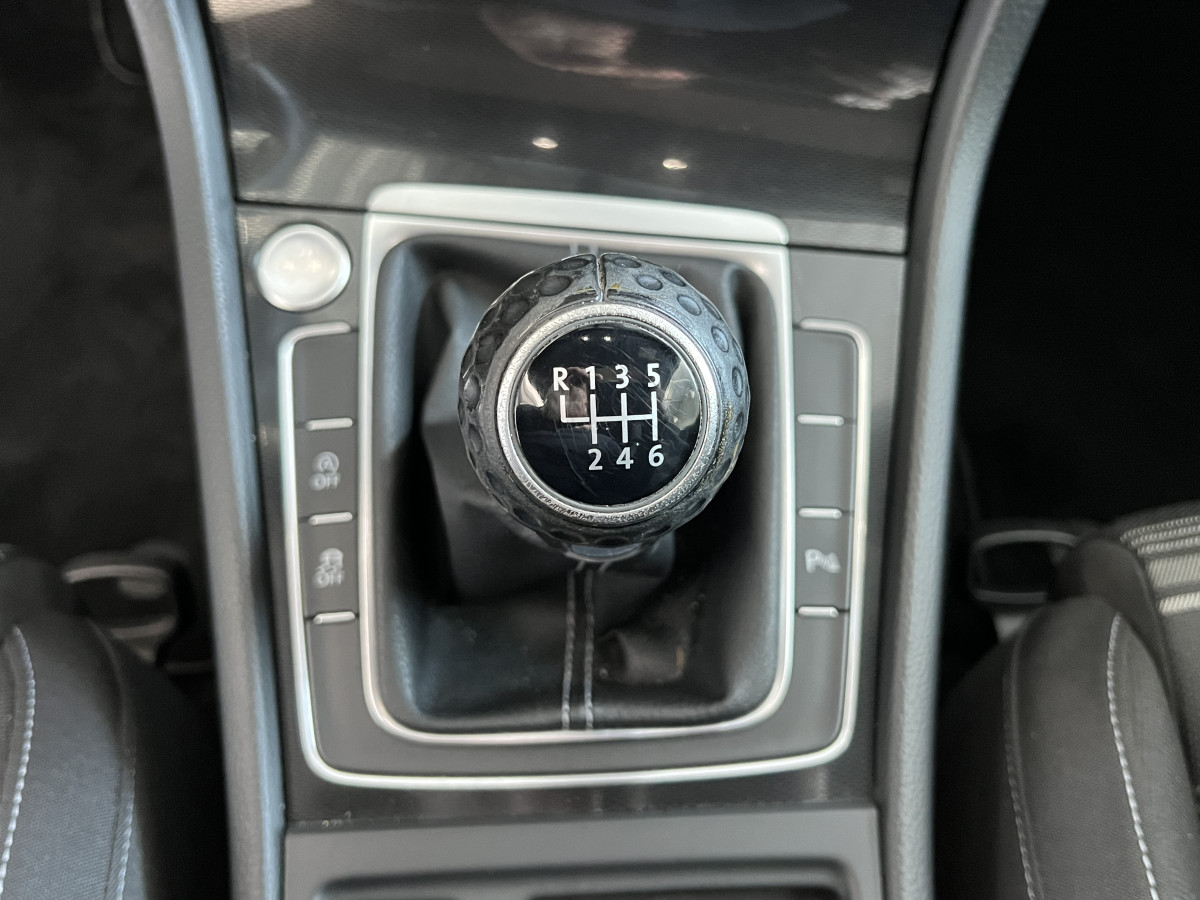 VOLKSWAGEN GOLF 7 2,0 TDI 184 TOIT OUVRANT GPS KEYLESS BI-XENON REGULATEUR LIMITEUR PARK PILOT TRES BON ETAT