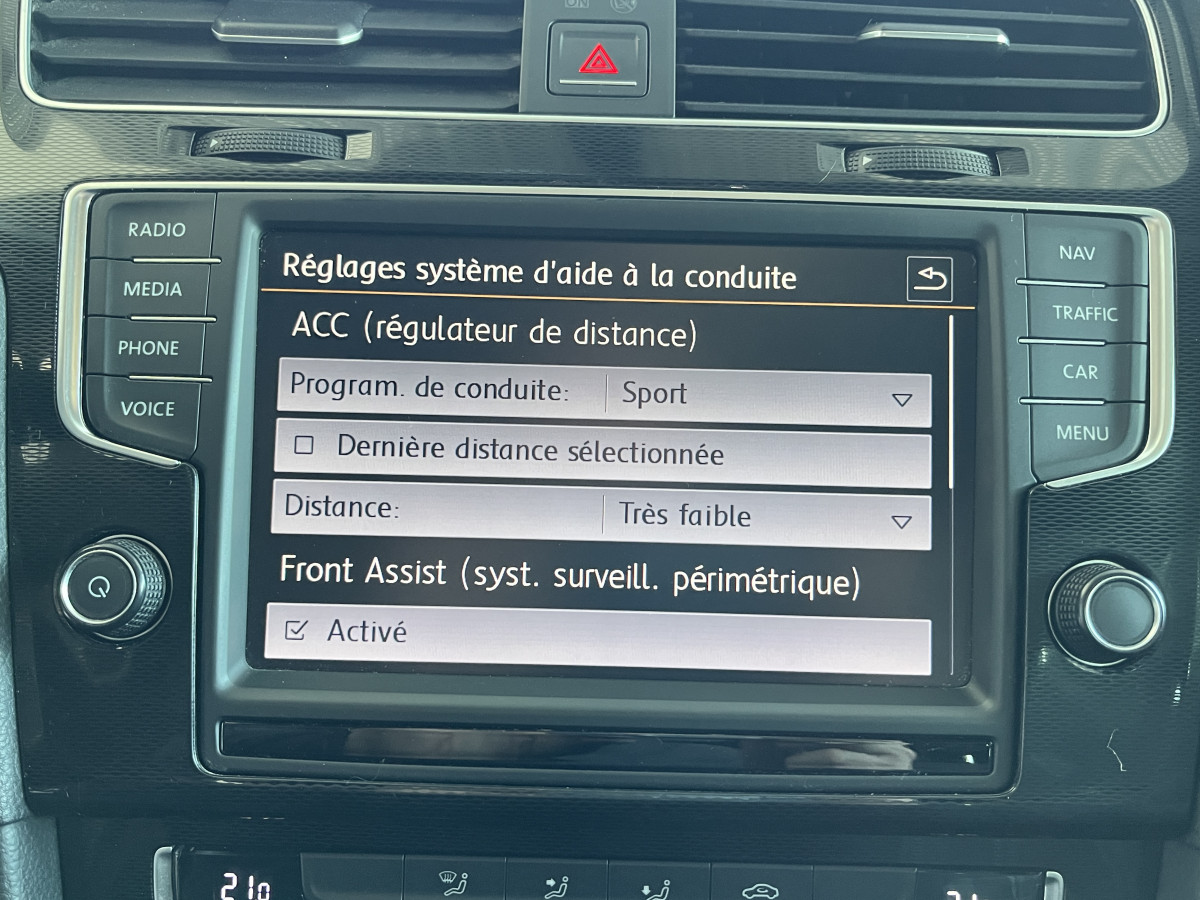 VOLKSWAGEN GOLF 7 2,0 TDI 184 TOIT OUVRANT GPS KEYLESS BI-XENON REGULATEUR LIMITEUR PARK PILOT TRES BON ETAT