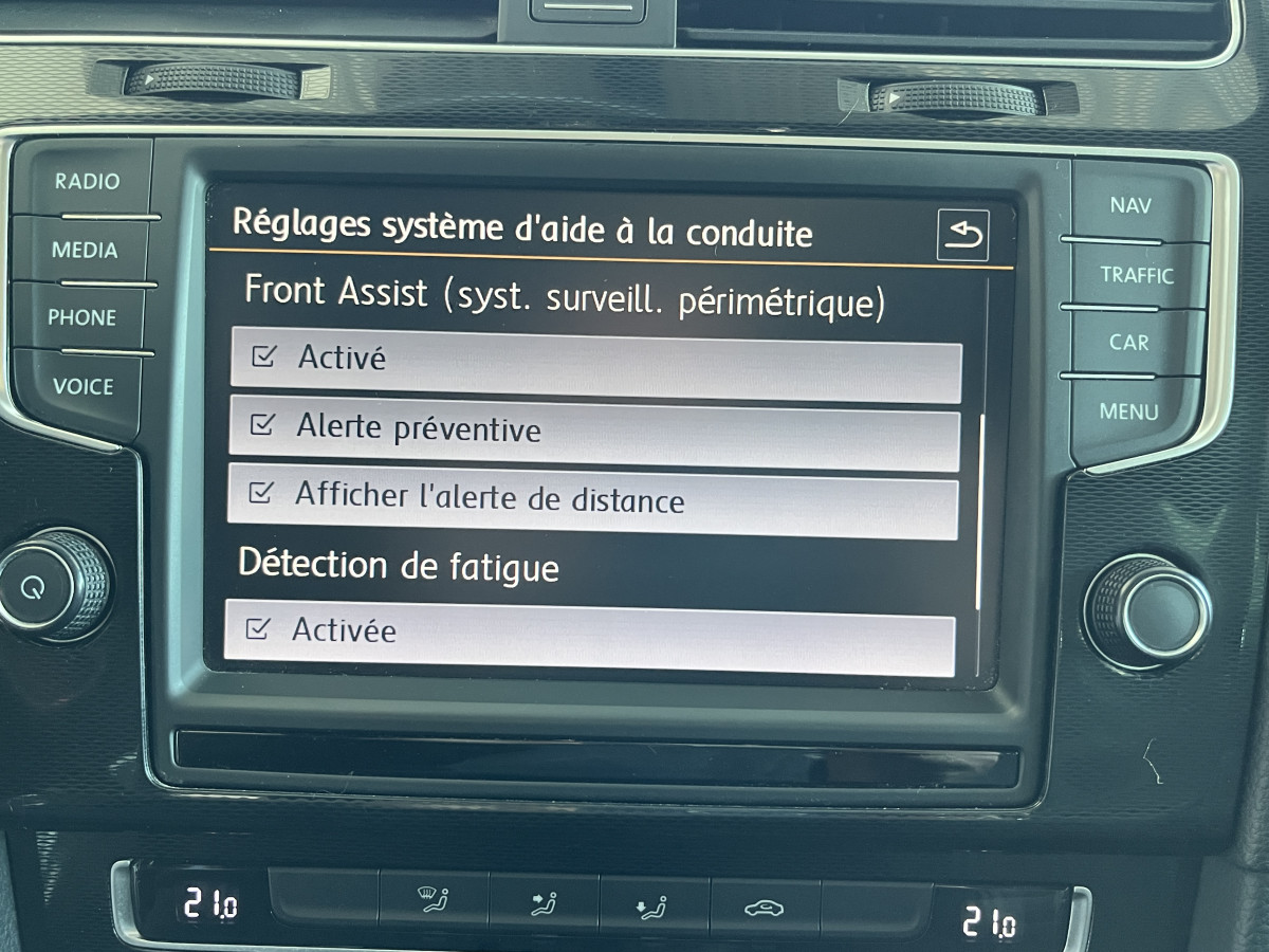 VOLKSWAGEN GOLF 7 2,0 TDI 184 TOIT OUVRANT GPS KEYLESS BI-XENON REGULATEUR LIMITEUR PARK PILOT TRES BON ETAT