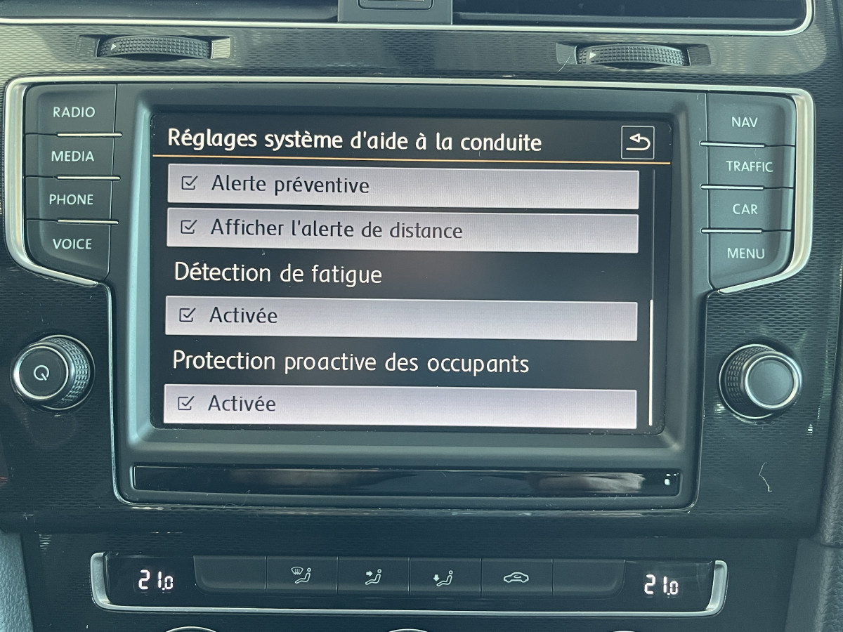 VOLKSWAGEN GOLF 7 2,0 TDI 184 TOIT OUVRANT GPS KEYLESS BI-XENON REGULATEUR LIMITEUR PARK PILOT TRES BON ETAT