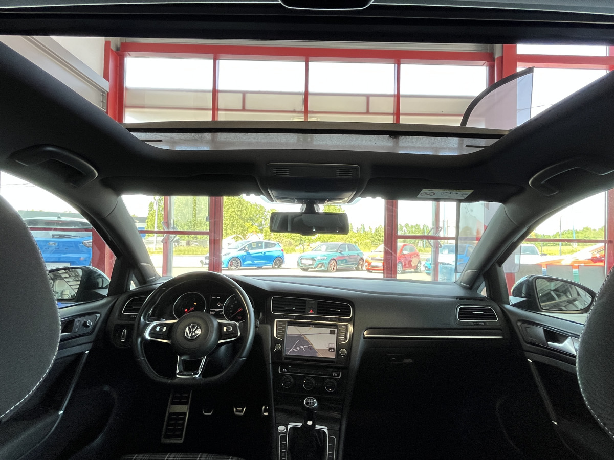 VOLKSWAGEN GOLF 7 2,0 TDI 184 TOIT OUVRANT GPS KEYLESS BI-XENON REGULATEUR LIMITEUR PARK PILOT TRES BON ETAT