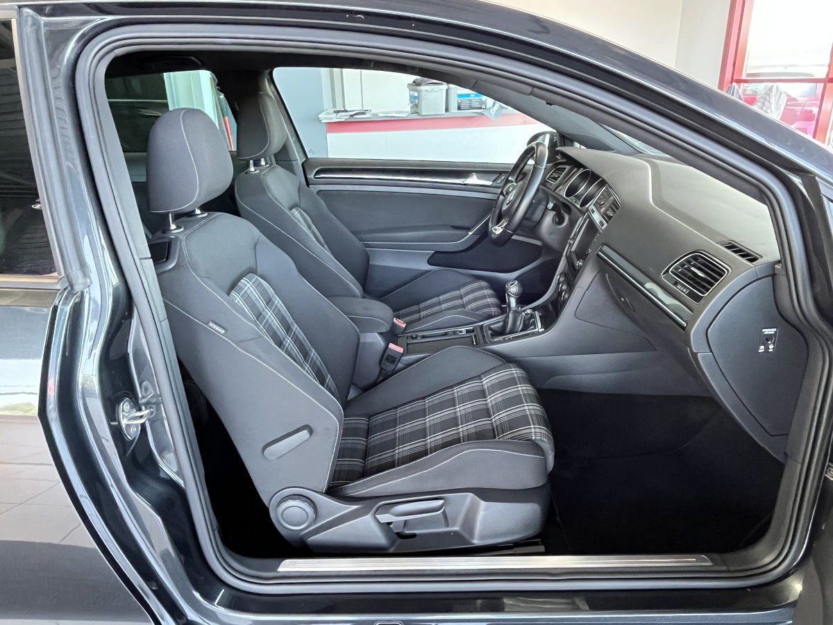 VOLKSWAGEN GOLF 7 2,0 TDI 184 TOIT OUVRANT GPS KEYLESS BI-XENON REGULATEUR LIMITEUR PARK PILOT TRES BON ETAT