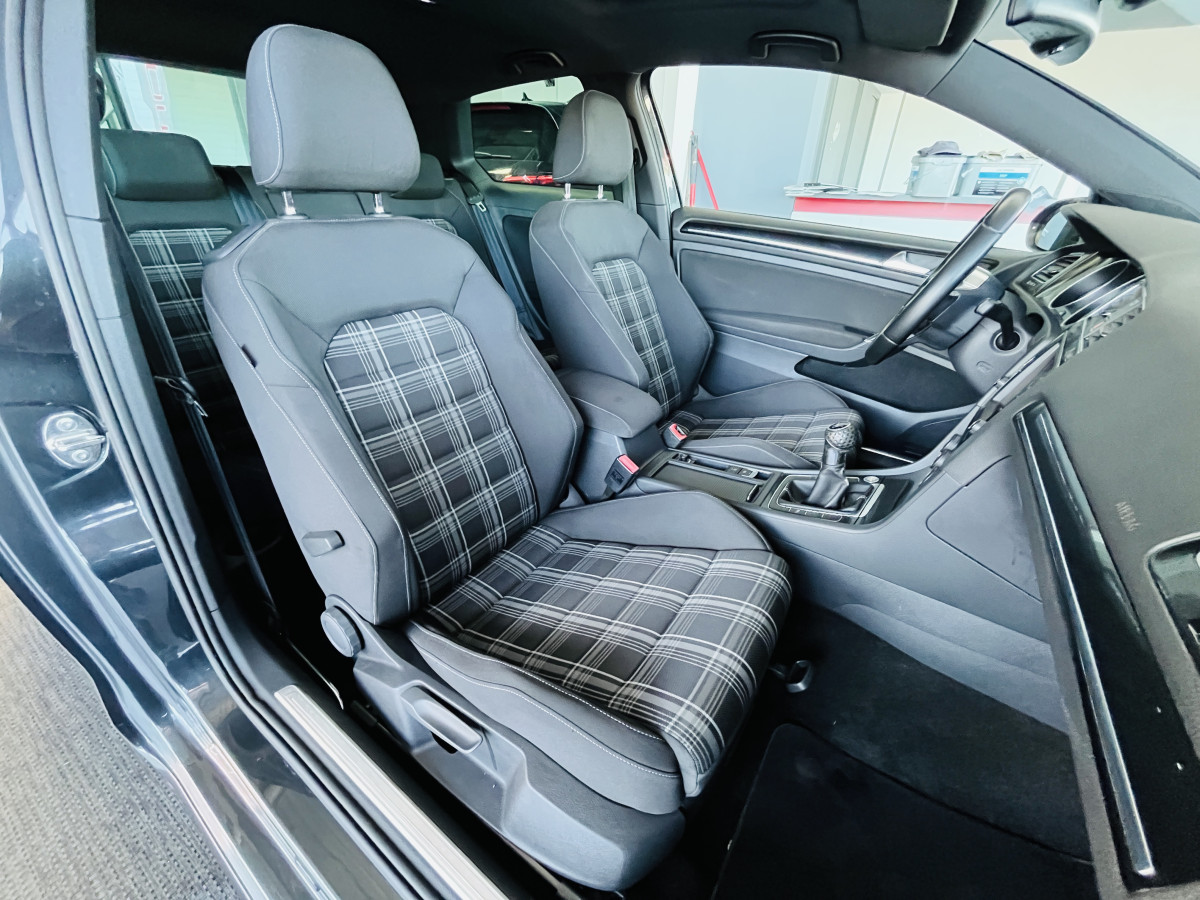 VOLKSWAGEN GOLF 7 2,0 TDI 184 TOIT OUVRANT GPS KEYLESS BI-XENON REGULATEUR LIMITEUR PARK PILOT TRES BON ETAT
