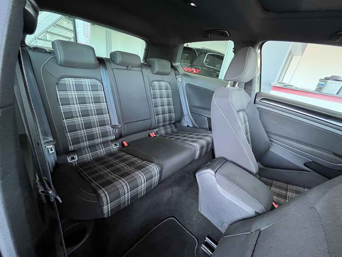 VOLKSWAGEN GOLF 7 2,0 TDI 184 TOIT OUVRANT GPS KEYLESS BI-XENON REGULATEUR LIMITEUR PARK PILOT TRES BON ETAT