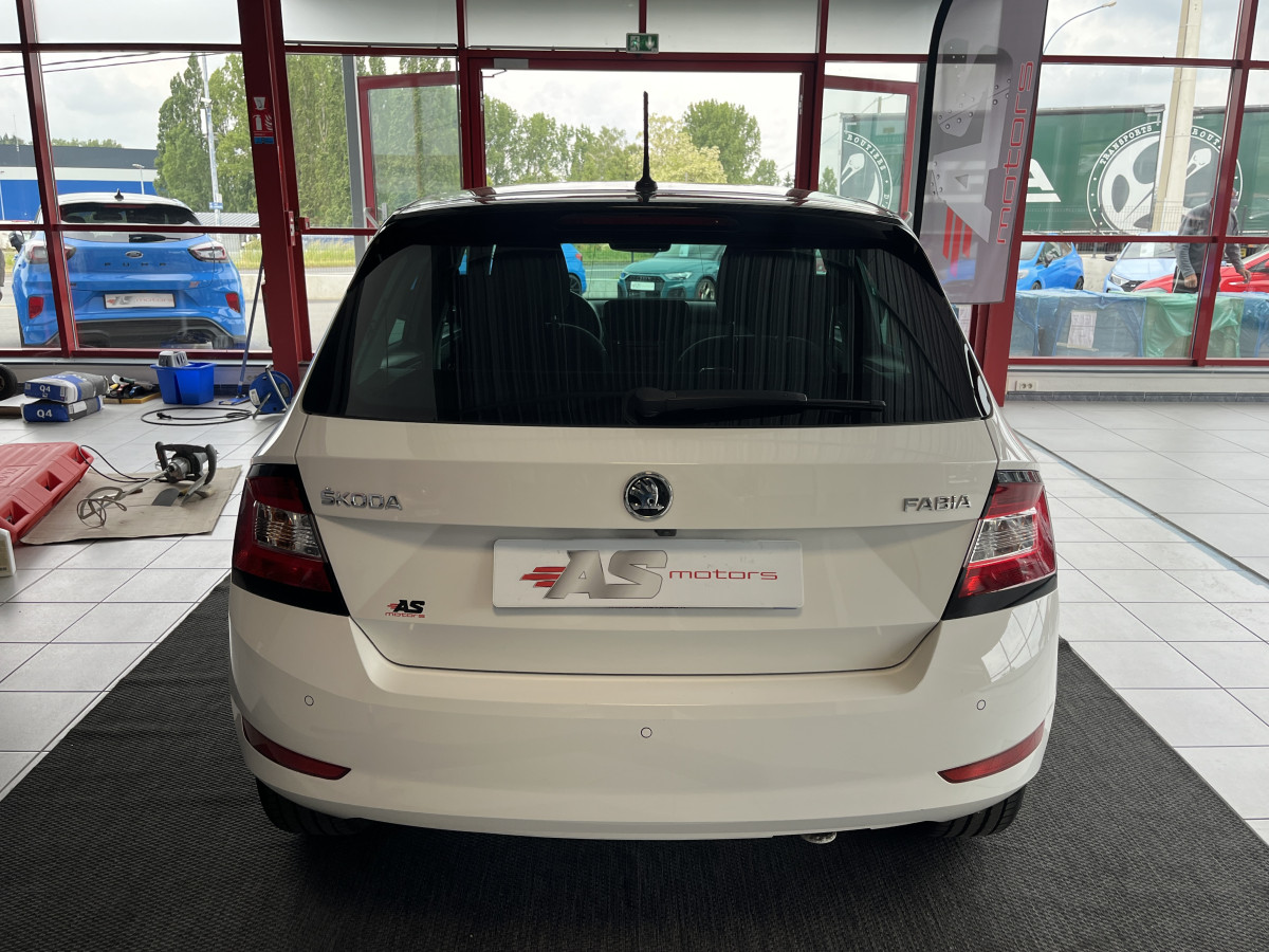 SKODA FABIA 1,0 TSI 95 EDITION GPS CAMERA REGULATEUR KEYLESS APPLE CARPLAY PARK PILOT JANTES ALU EXCELLENT ETAT