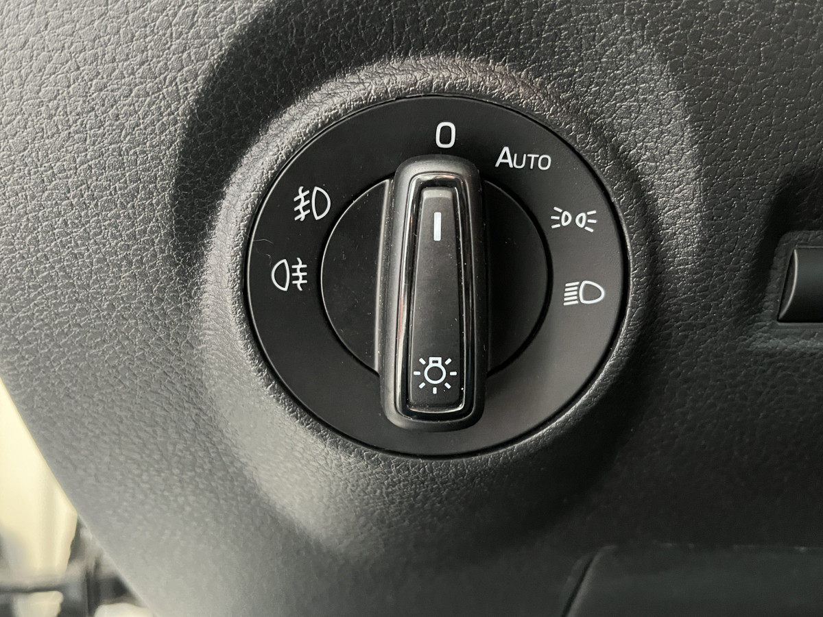 SKODA FABIA 1,0 TSI 95 EDITION GPS CAMERA REGULATEUR KEYLESS APPLE CARPLAY PARK PILOT JANTES ALU EXCELLENT ETAT