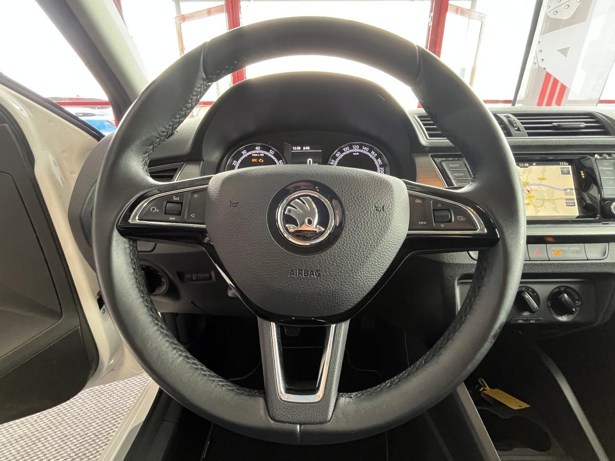 SKODA FABIA 1,0 TSI 95 EDITION GPS CAMERA REGULATEUR KEYLESS APPLE CARPLAY PARK PILOT JANTES ALU EXCELLENT ETAT