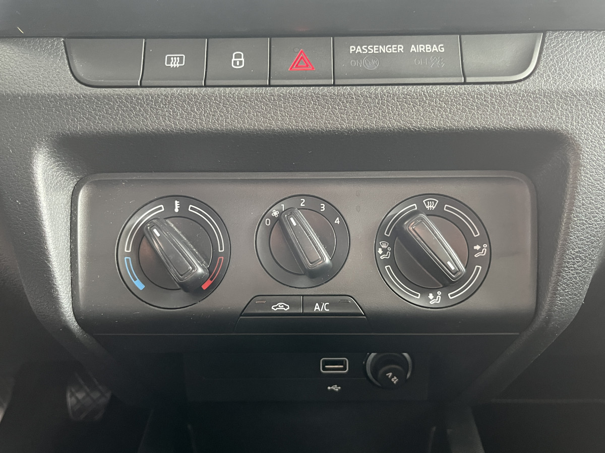 SKODA FABIA 1,0 TSI 95 EDITION GPS CAMERA REGULATEUR KEYLESS APPLE CARPLAY PARK PILOT JANTES ALU EXCELLENT ETAT